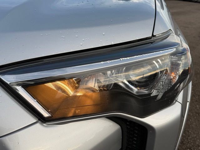 Used 2022 Toyota 4Runner TRD Off-Road Premium AWD/4WD image 9