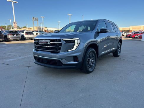 Used 2025 GMC Acadia Elevation image 1