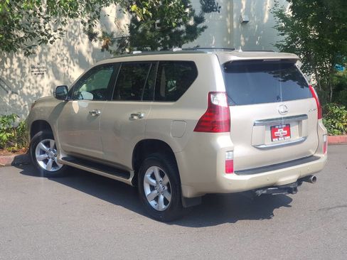 Used 2011 Lexus GX 460 image 4