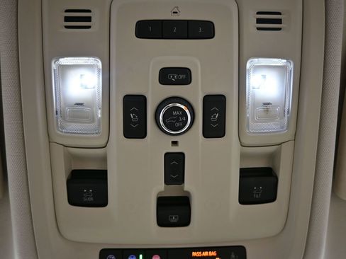 Used 2023 GMC Yukon XL Denali image 36