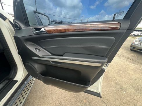 Used 2012 Mercedes-Benz GL 450 4MATIC image 32