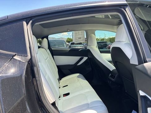 Used 2021 Tesla Model Y Long Range AWD/4WD image 23