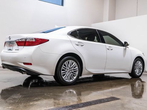 Used 2014 Lexus ES 350 w/ Luxury Package FWD image 9