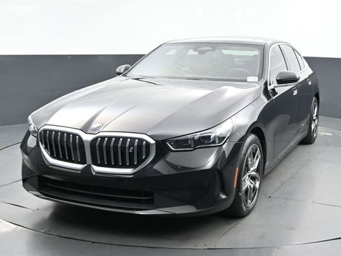 Used 2024 BMW i5 eDrive40i w/ M Sport Package image 3