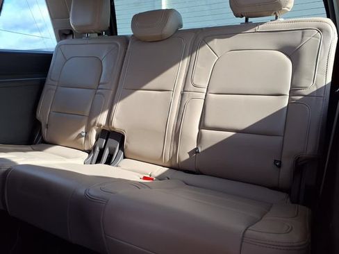 Certified 2022 Lincoln Navigator Reserve AWD/4WD image 6