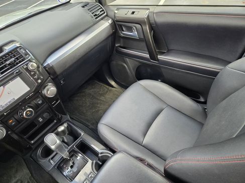 Used 2018 Toyota 4Runner TRD Off-Road Premium AWD/4WD image 14