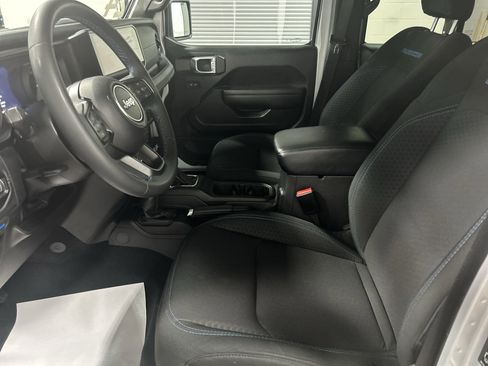 Used 2024 Jeep Wrangler Unlimited Rubicon 4xe AWD/4WD image 12
