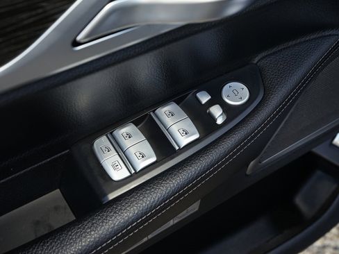 Used 2018 BMW 740i image 17