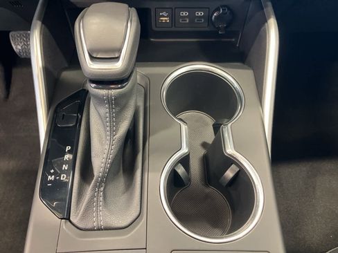 Used 2023 Toyota Highlander XLE image 19