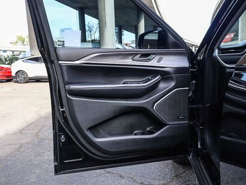 Used 2021 Jeep Grand Cherokee L Limited image 22