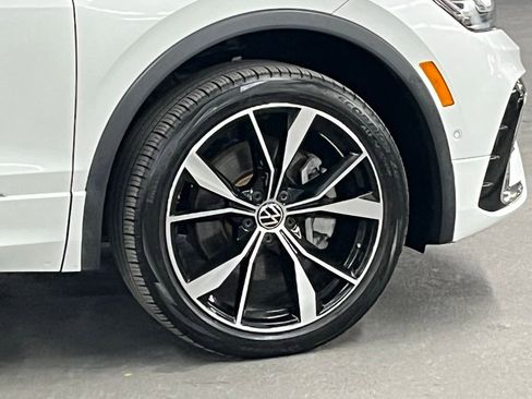 Used 2022 Volkswagen Tiguan SEL R-Line image 40