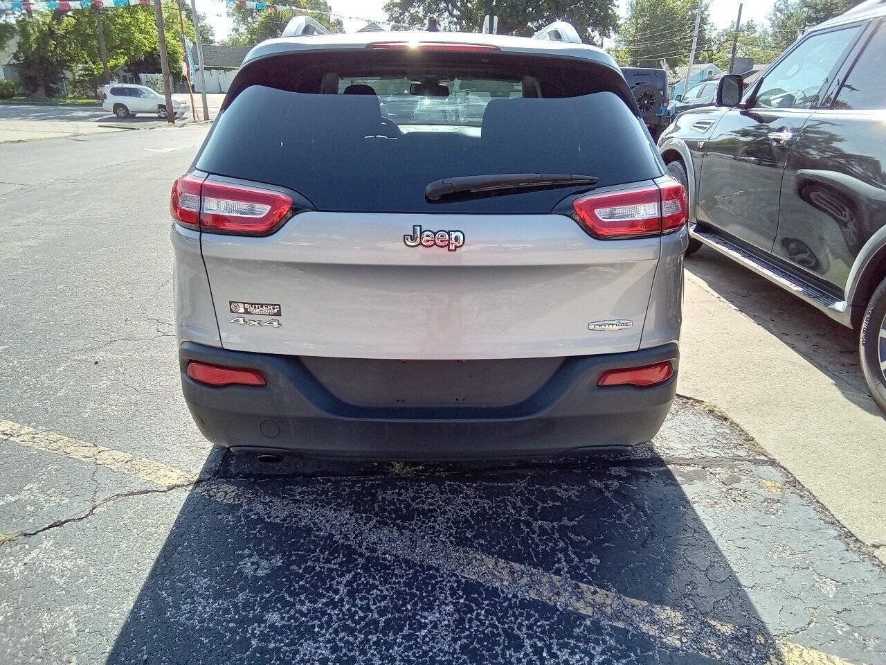 Used 2014 Jeep Cherokee Latitude w/ Cold Weather Group AWD/4WD image 10