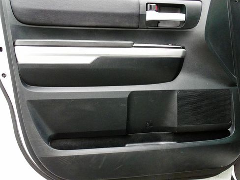 Used 2017 Toyota Tundra SR5 AWD/4WD image 25