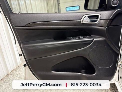 Used 2018 Jeep Grand Cherokee Altitude AWD/4WD image 8