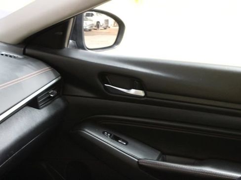 Used 2022 Nissan Altima 2.5 SR FWD image 11