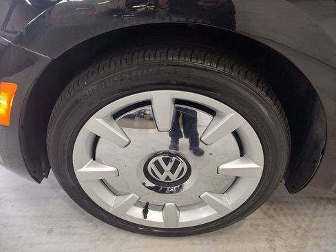Used 2013 Volkswagen Beetle 2.5 Fender FWD image 6
