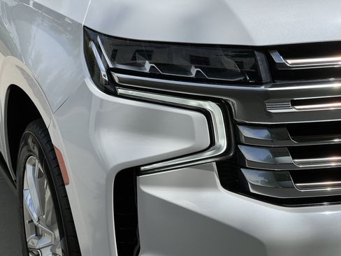 Used 2022 Chevrolet Tahoe High Country w/ Premium Package AWD/4WD image 11