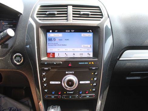 Used 2019 Ford Explorer Sport w/ Equipment Group 401A AWD/4WD image 39
