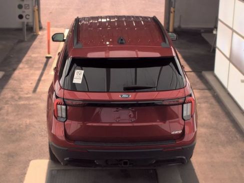 Used 2025 Ford Explorer ST-Line w/ ST-Line Street Pack AWD/4WD image 8