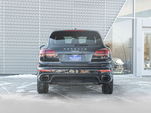 Used 2018 Porsche Cayenne image 32