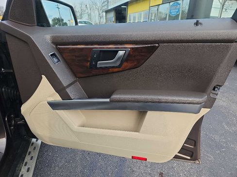 Used 2015 Mercedes-Benz GLK 350 2WD w/ Premium 1 Package image 48