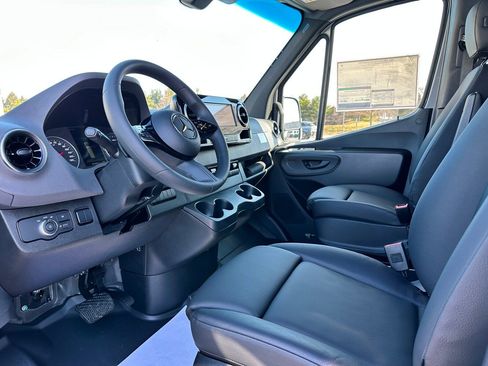 New 2025 Mercedes-Benz Sprinter 2500 image 9