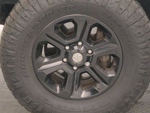Used 2017 Toyota 4Runner SR5 AWD/4WD image 31