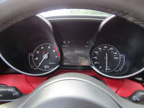 Used 2018 Alfa Romeo Giulia AWD image 33