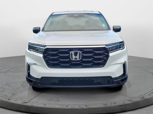 Certified 2024 Honda Pilot LX image 2