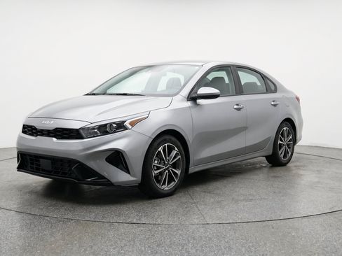 Used 2024 Kia Forte LXS FWD image 3