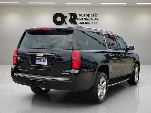 Used 2017 Chevrolet Suburban Premier RWD image 5