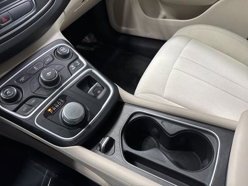 Used 2016 Chrysler 200 Limited w/ Convenience Group image 18