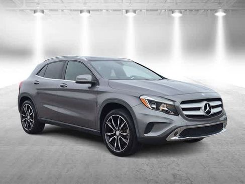 Used 2017 Mercedes-Benz GLA 250 4MATIC image 2
