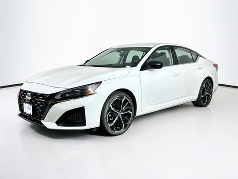 Used 2025 Nissan Altima 2.5 SR FWD image 3