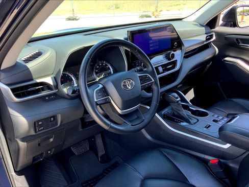 Used 2023 Toyota Highlander XLE image 17