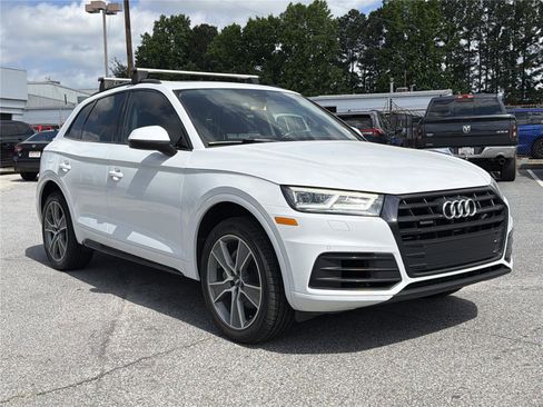 Used 2019 Audi Q5 2.0T Premium Plus w/ Premium Plus Package AWD/4WD image 4