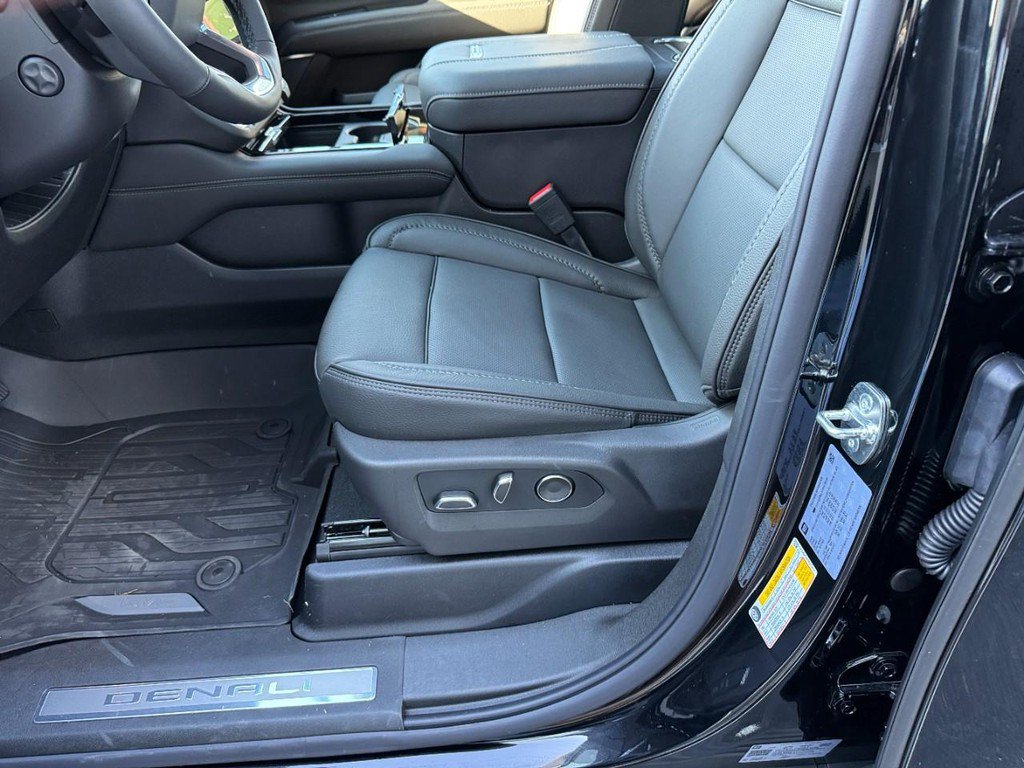 New 2026 GMC Yukon Denali w/ Sun & Power Step Package AWD/4WD image 22