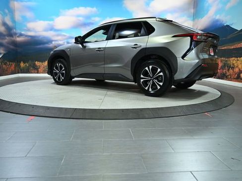 Used 2025 Subaru Solterra Premium w/ Premium Package image 5