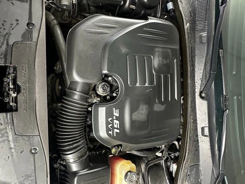 Used 2020 Dodge Charger SXT RWD image 11