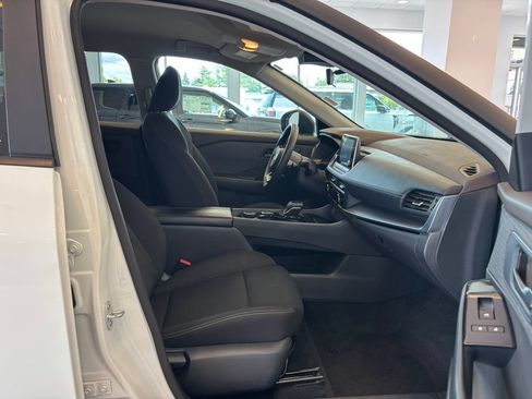 Used 2023 Nissan Rogue S AWD/4WD image 23