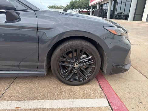 Used 2025 Toyota Camry SE FWD image 6