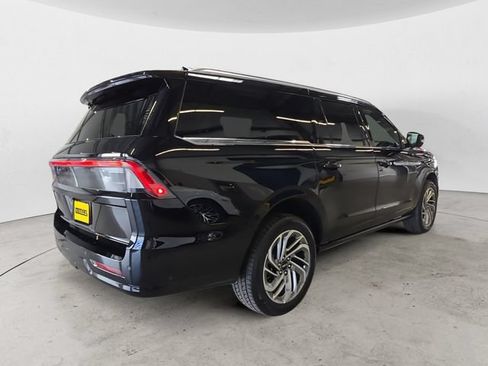 Used 2025 Lincoln Navigator L Reserve AWD/4WD image 5