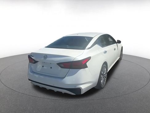 Used 2025 Nissan Altima 2.5 SV FWD image 15