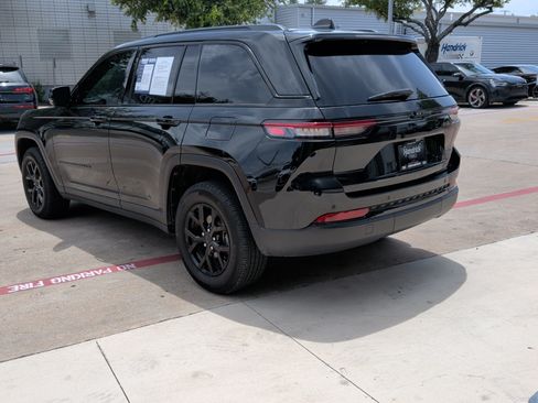 Used 2024 Jeep Grand Cherokee Altitude RWD image 8