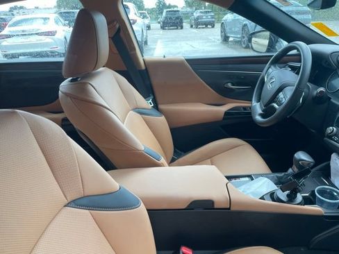 Used 2024 Lexus ES 350 w/ Premium Package FWD image 8
