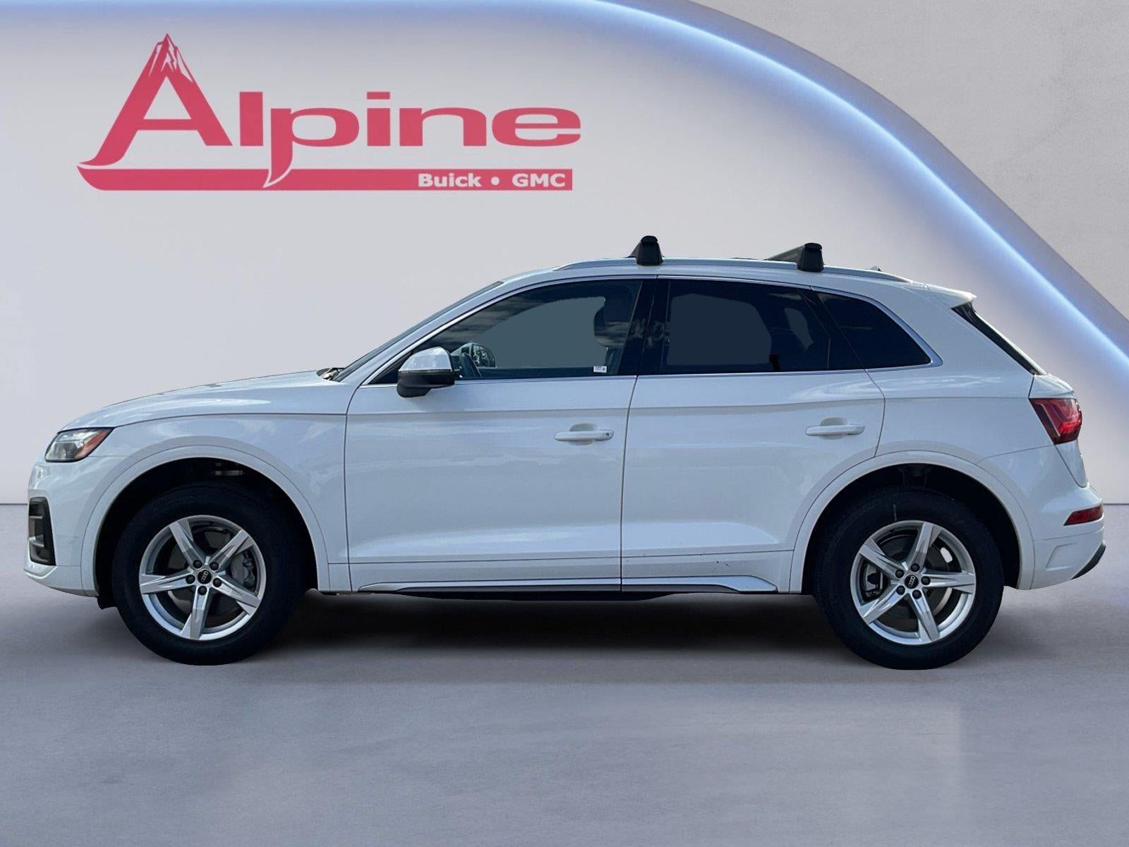 Used 2023 Audi Q5 2.0T Premium w/ Convenience Package AWD/4WD image 2