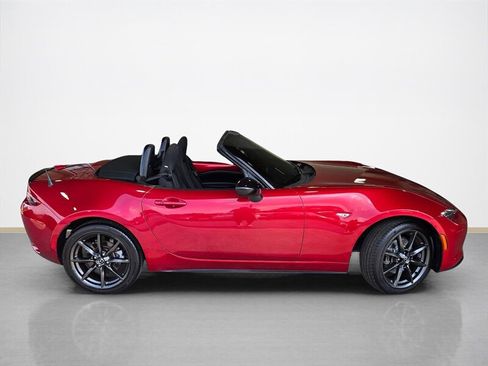 Used 2016 MAZDA MX-5 Miata Club RWD image 2