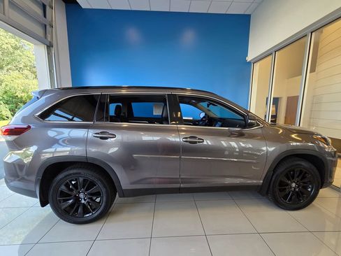 Used 2019 Toyota Highlander SE AWD/4WD image 5