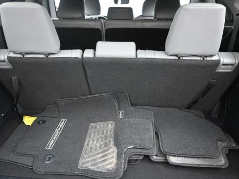 Used 2021 Toyota Highlander Limited image 18