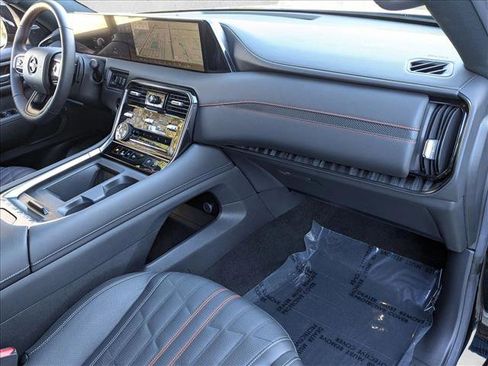 Used 2025 Nissan Armada PRO-4X image 23